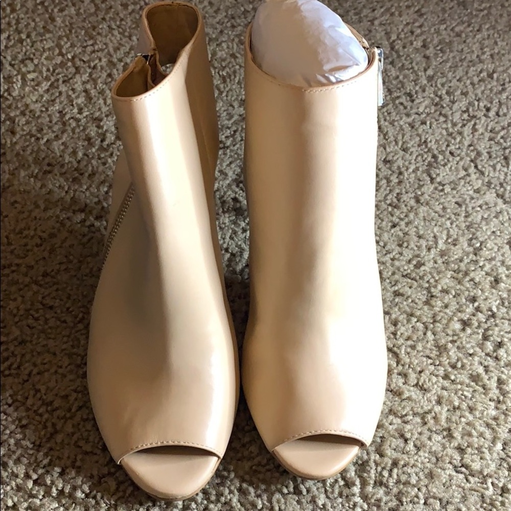 Shoes - Picture 3 of 4